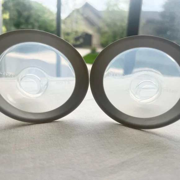 Medela Breast Shields PersonalFit Flex, 27mm - Picture 2 of 2